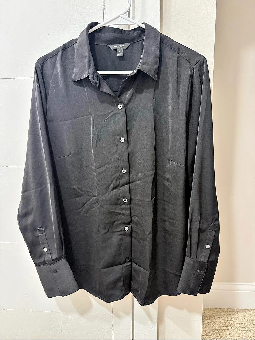 Banana Republic Women's Silky Classic Black Shirt Size Large Like New